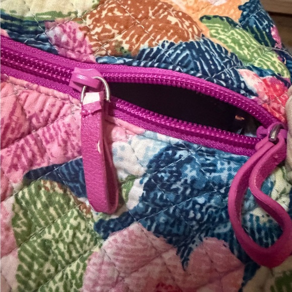 Vera Bradly Floral Quilted Women's Bag - Picture 3 of 5